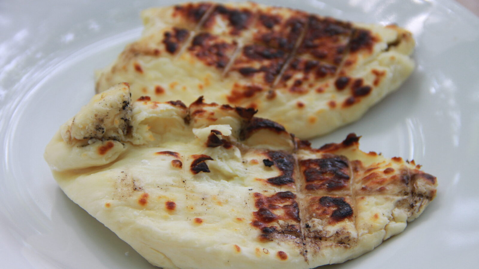 Gegrillter Halloumi-Käse serviert in den Troodos Mountains, Zypern