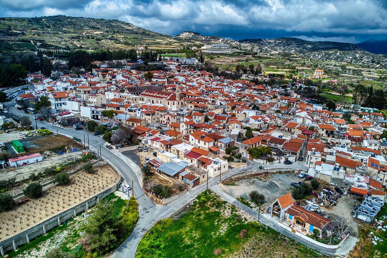Cobbled Village Square, Omodos, Zypern